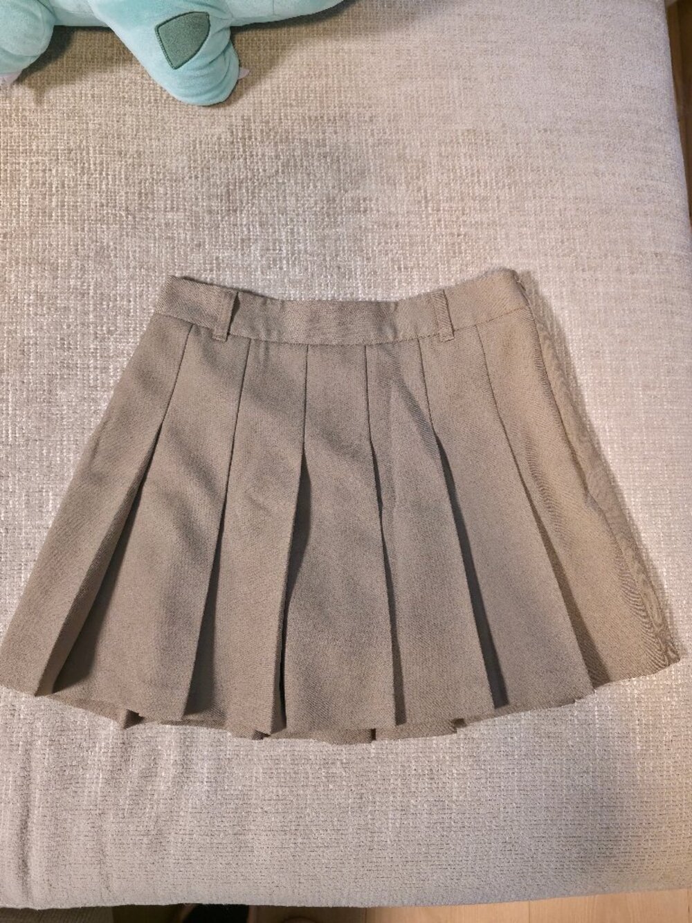 GU Japan Beige Pleated Mini Tennis Skort Women's Size Medium (Japan Size)